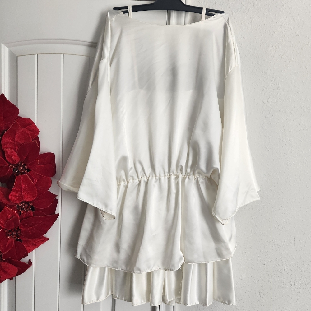 Indulgence Satin Ivory Robe & Pijama dress set Size Large - Picture 5 of 10